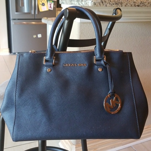 Michael Kors handbag - Picture 1 of 3